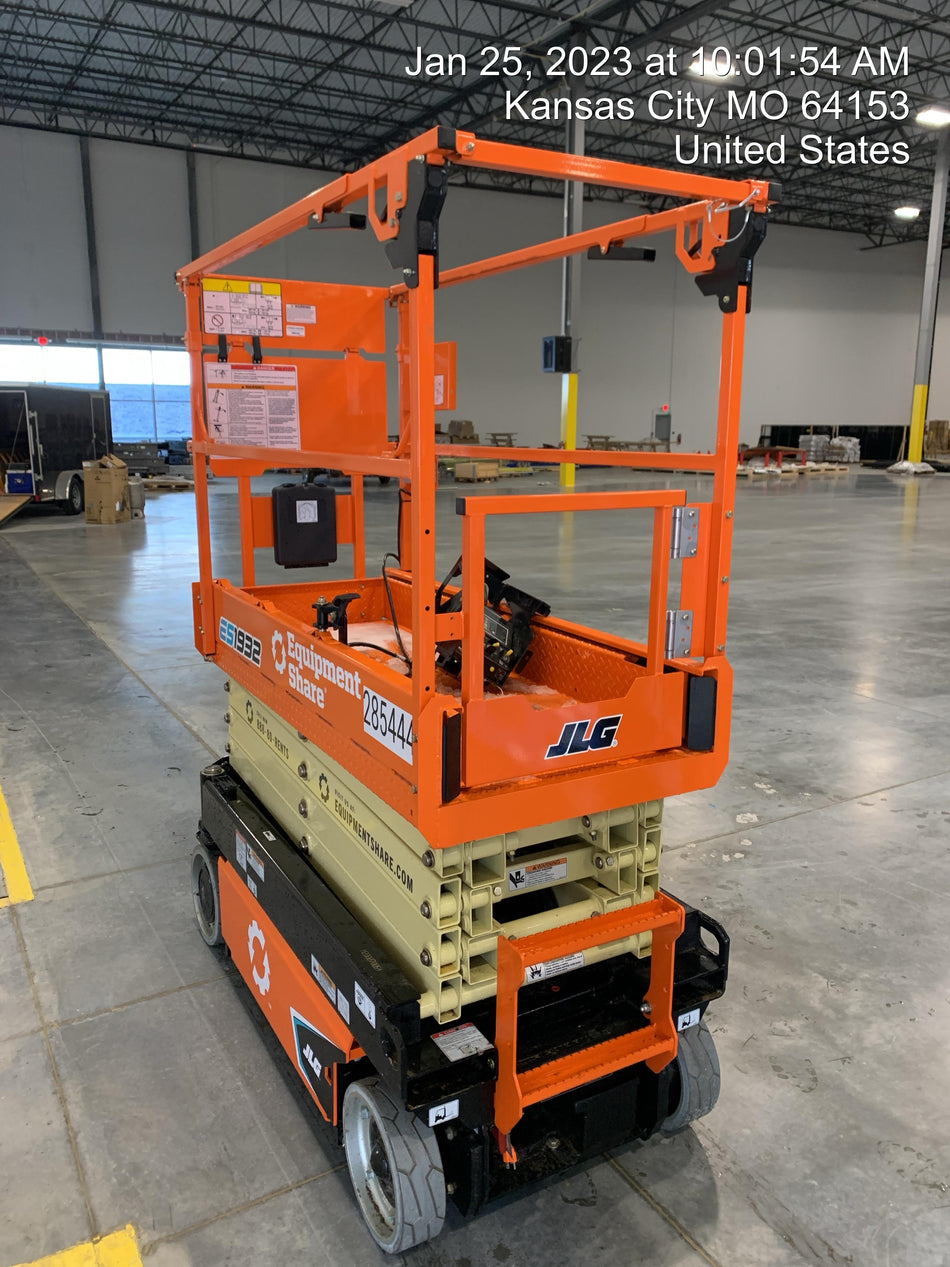 2022 JLG ES1932