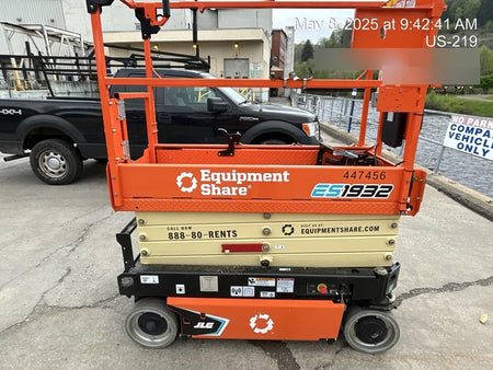 2024 JLG ES1932