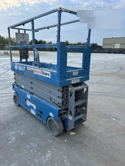 2019 Genie GS-2632 Folding rails with half height swing gate