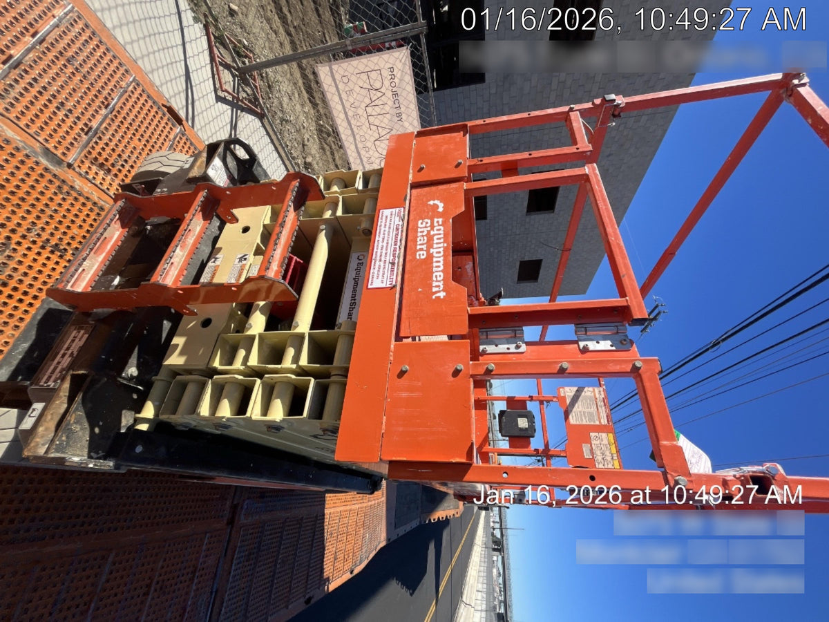 2022 JLG ES3246