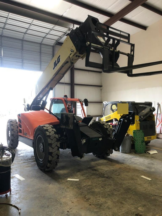 2019 JLG 1255 JLG 1255 T4F w/Open ROPS, Solid Tires, Work Lights/Beacon, 60" Carriage/Forks