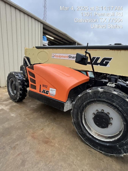 2019 JLG 1255 JLG 1255 T4F w/Full Cab, HVAC, Solid Tires, Work Lights/Beacon, 60" Carriage/Forks