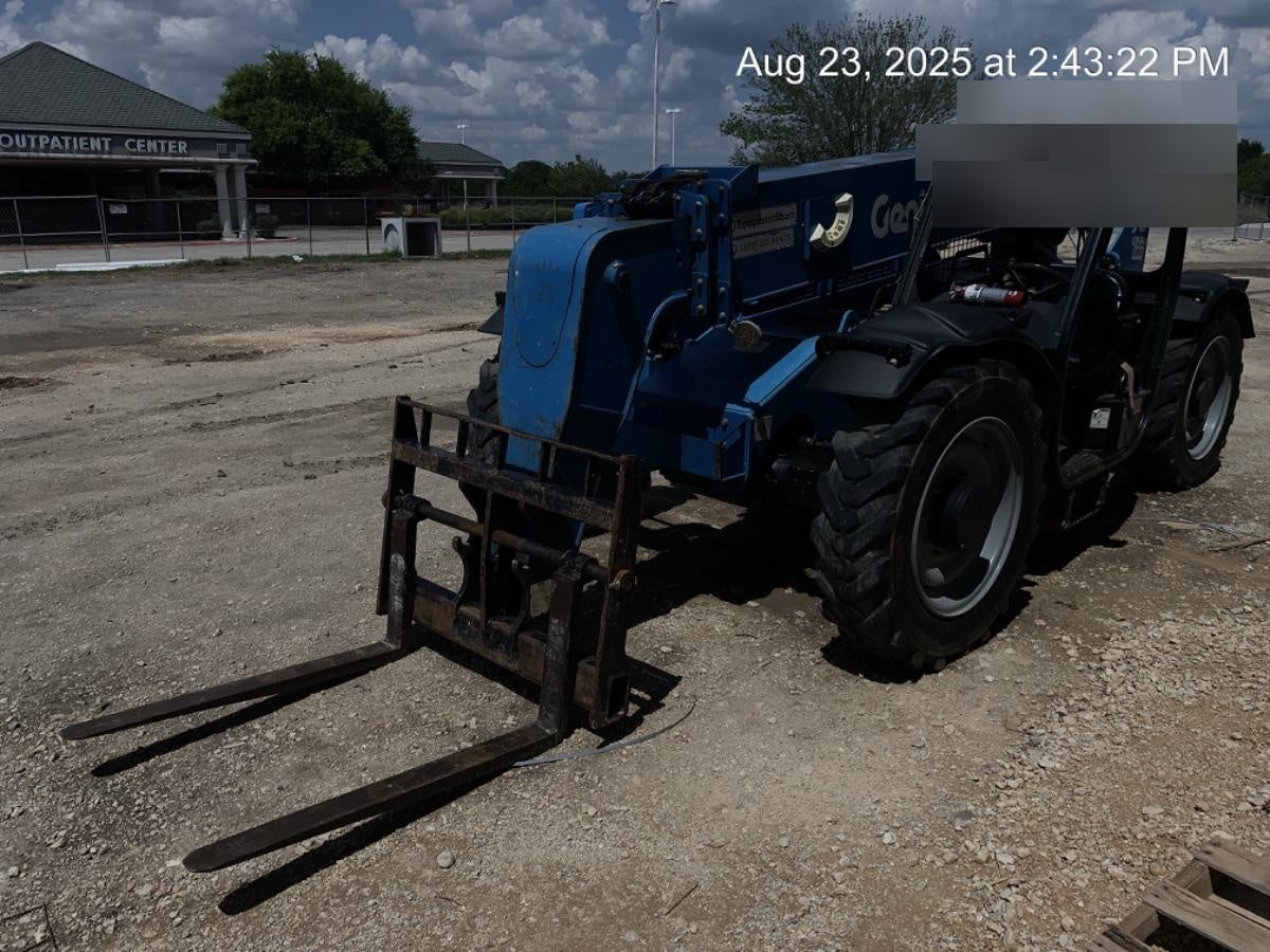 2019 Genie GTH-844 GTH-844 w/Open ROPS, FF Tires, beacon/work lights, 60" carriage/forks