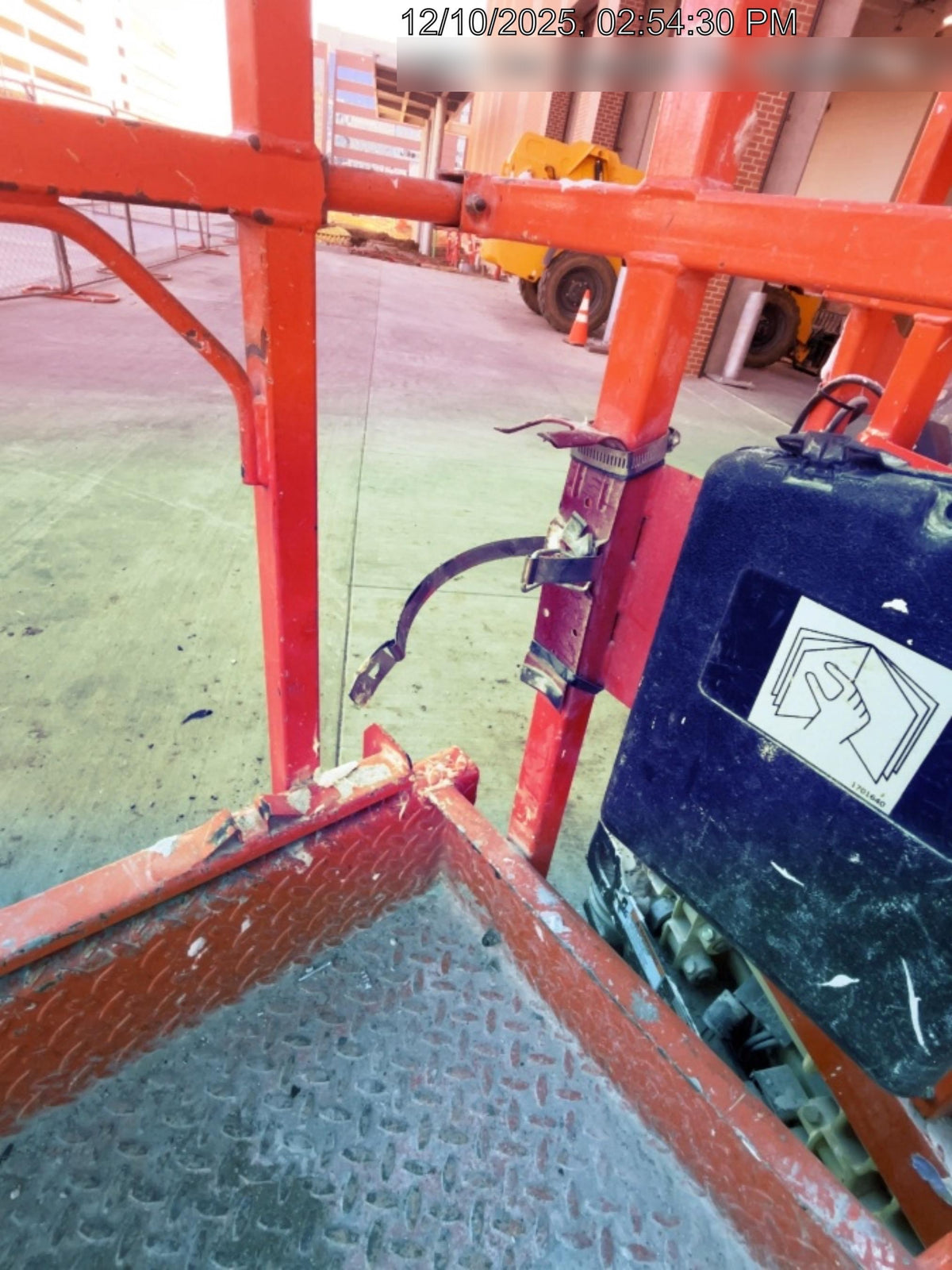 2021 JLG ES1330L