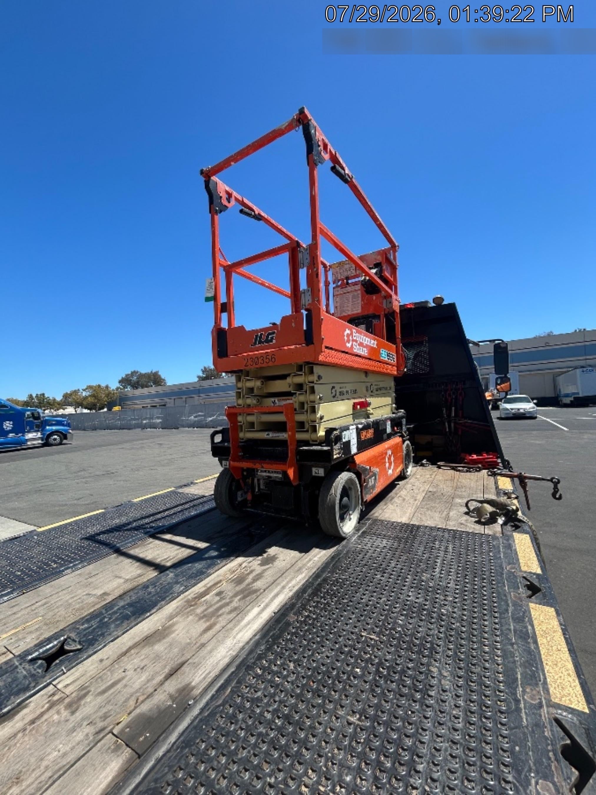 2022 JLG ES1932