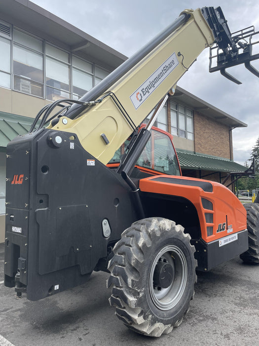 2022 JLG 1075