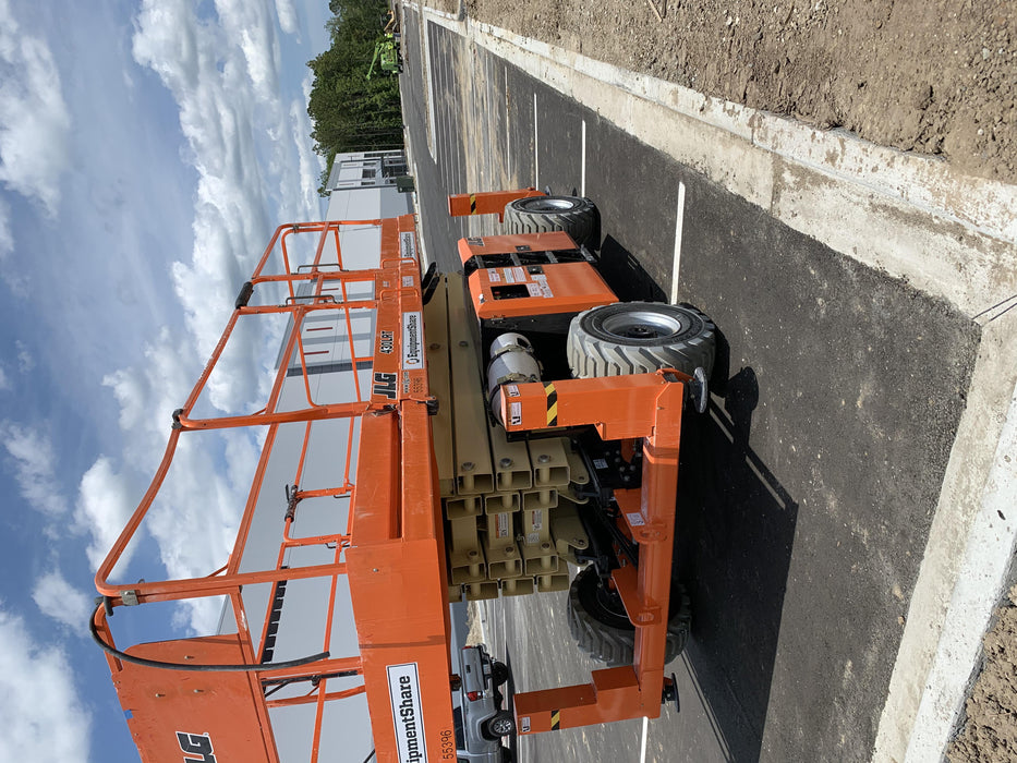 2020 JLG 430LRT