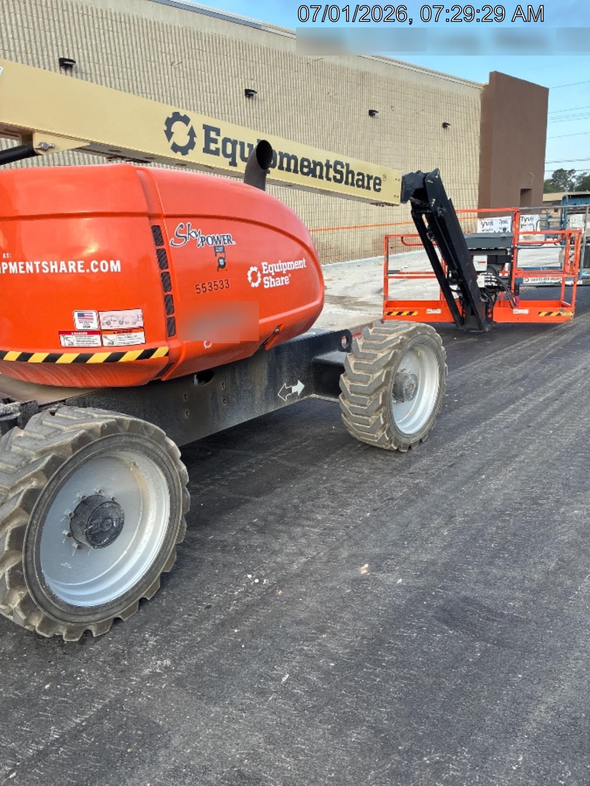 2025 JLG 600AJ