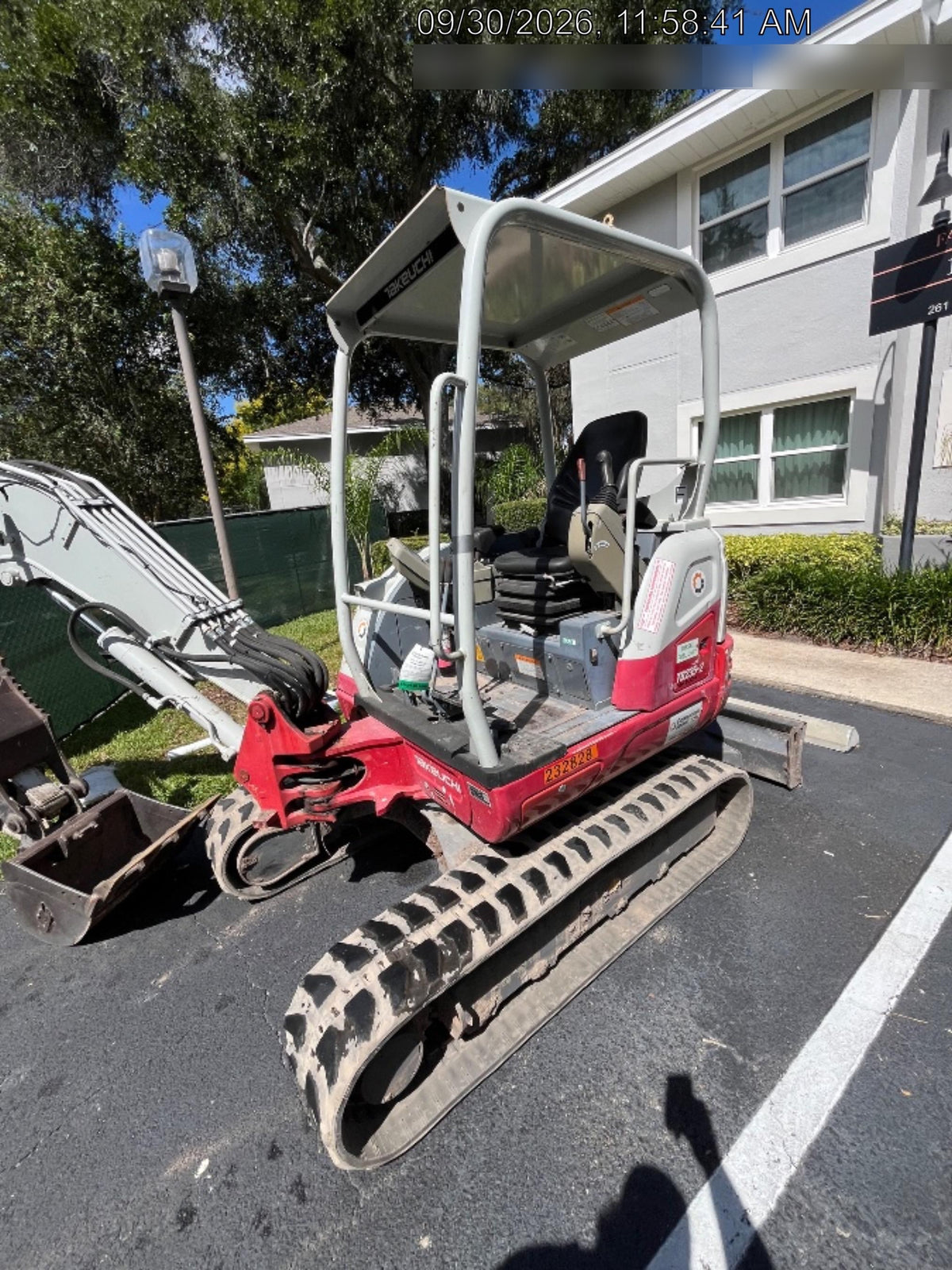 2022 TAKEUCHI TB235-2R