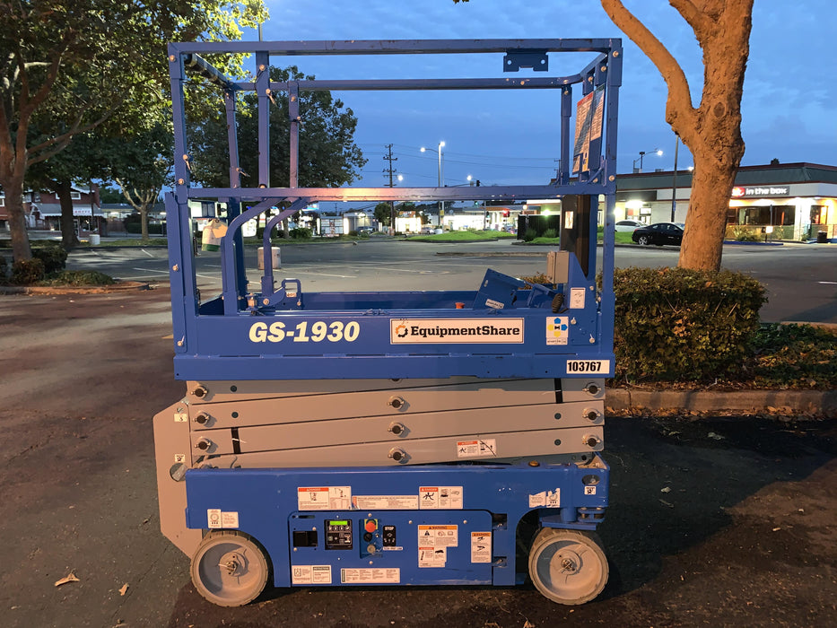 2020 Genie GS-1930 Solid Non Marking Tires, Beacon, Folding rails with half height swing gate, 800W Inverter