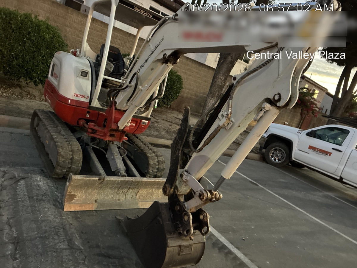 2025 TAKEUCHI TB235-2R