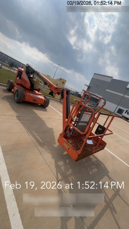 2016 JLG E450AJ