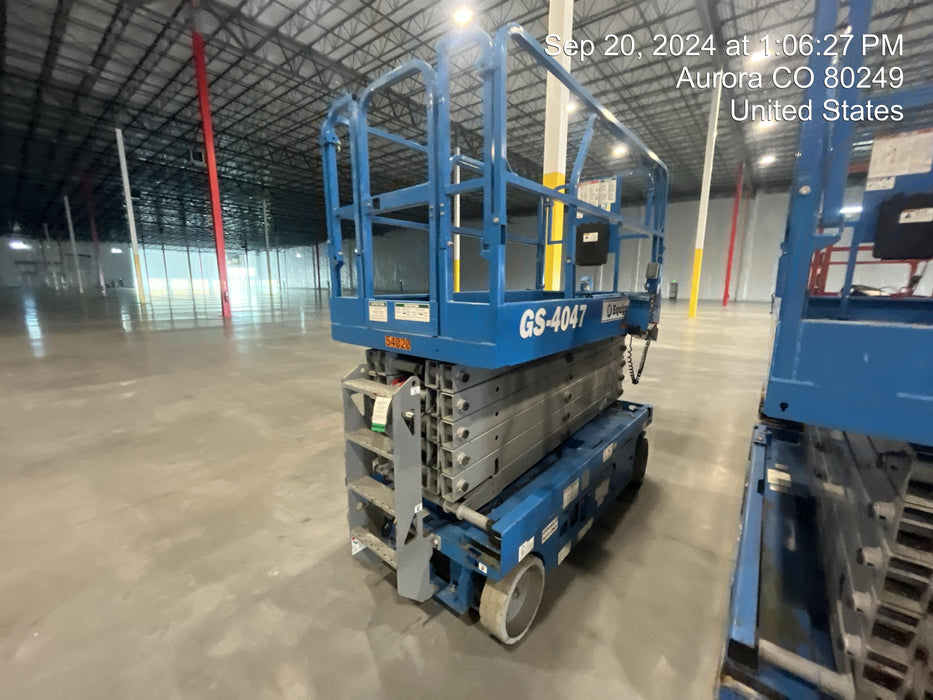 2019 Genie GS-4047 Folding rails with half height swing gate, 800W Inverter