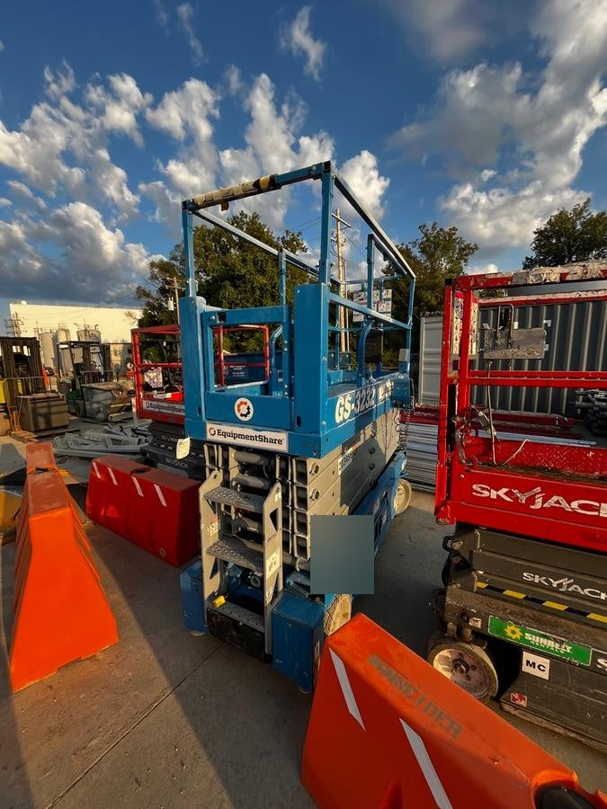 2022 GENIE GS-3232