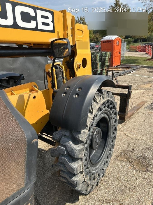 2019 JCB 509-42 74 HP w/CAB/HVAC, Beacon, Aux Hydraulics, Worklights, Solid Tires