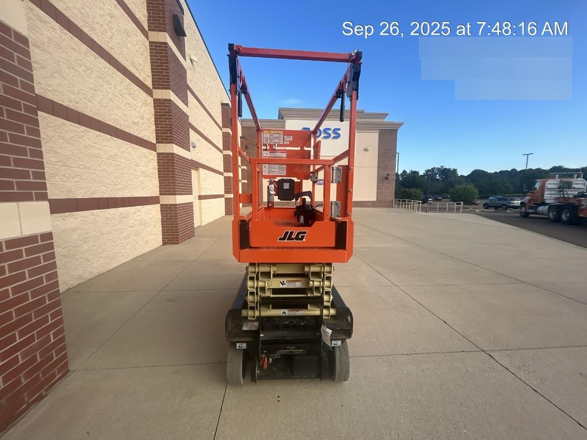 2025 JLG ES1932