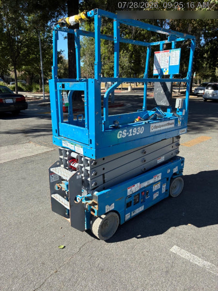 2020 Genie GS-1930 Solid Non Marking Tires, Beacon, Folding rails with half height swing gate, 800W Inverter