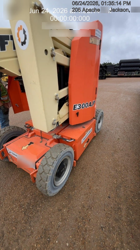 2019 JLG E300AJP