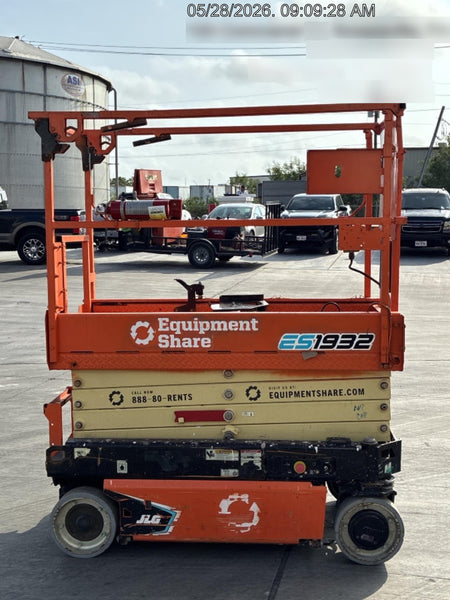 2023 JLG ES1932