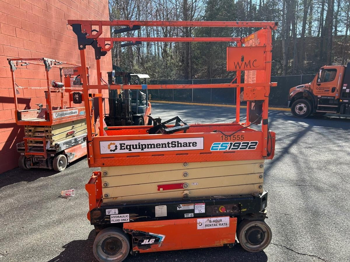 2021 JLG ES1932