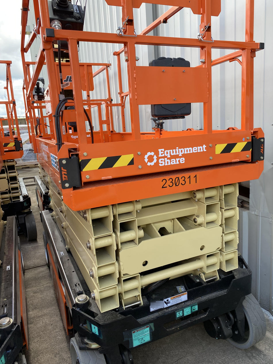 2022 JLG ES3246
