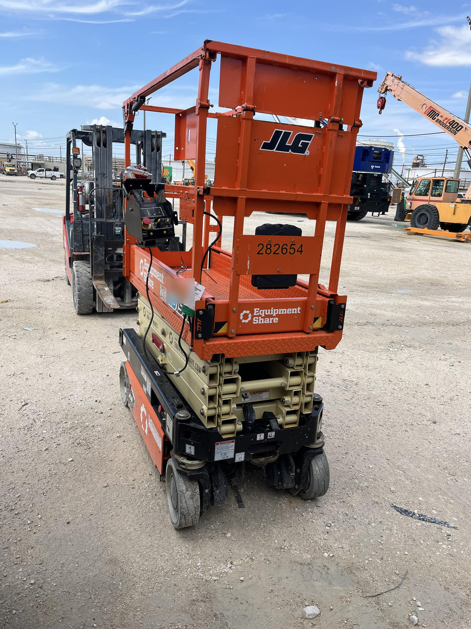 2022 JLG ES1932