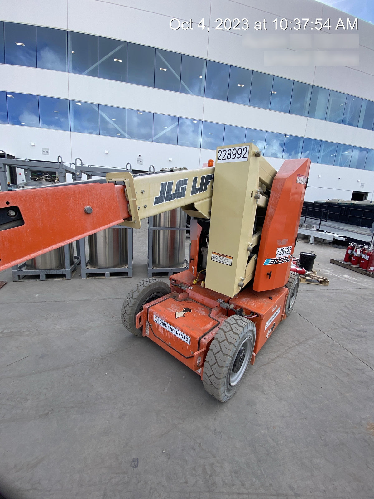 2022 JLG E300AJP