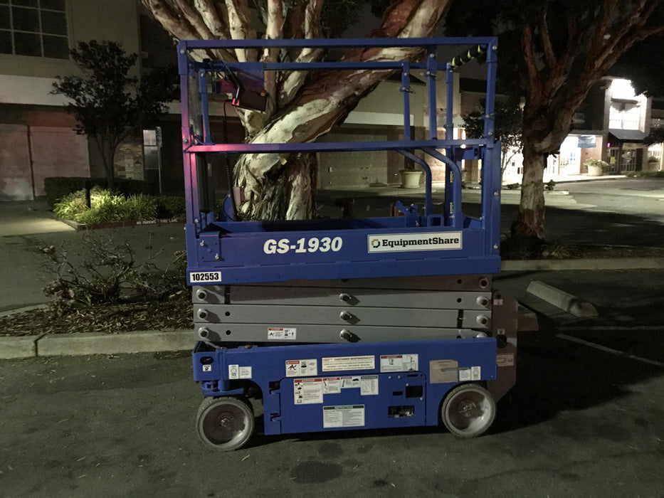 2020 Genie GS-1930 Solid Non Marking Tires, Beacon, Folding rails with half height swing gate, 800W Inverter