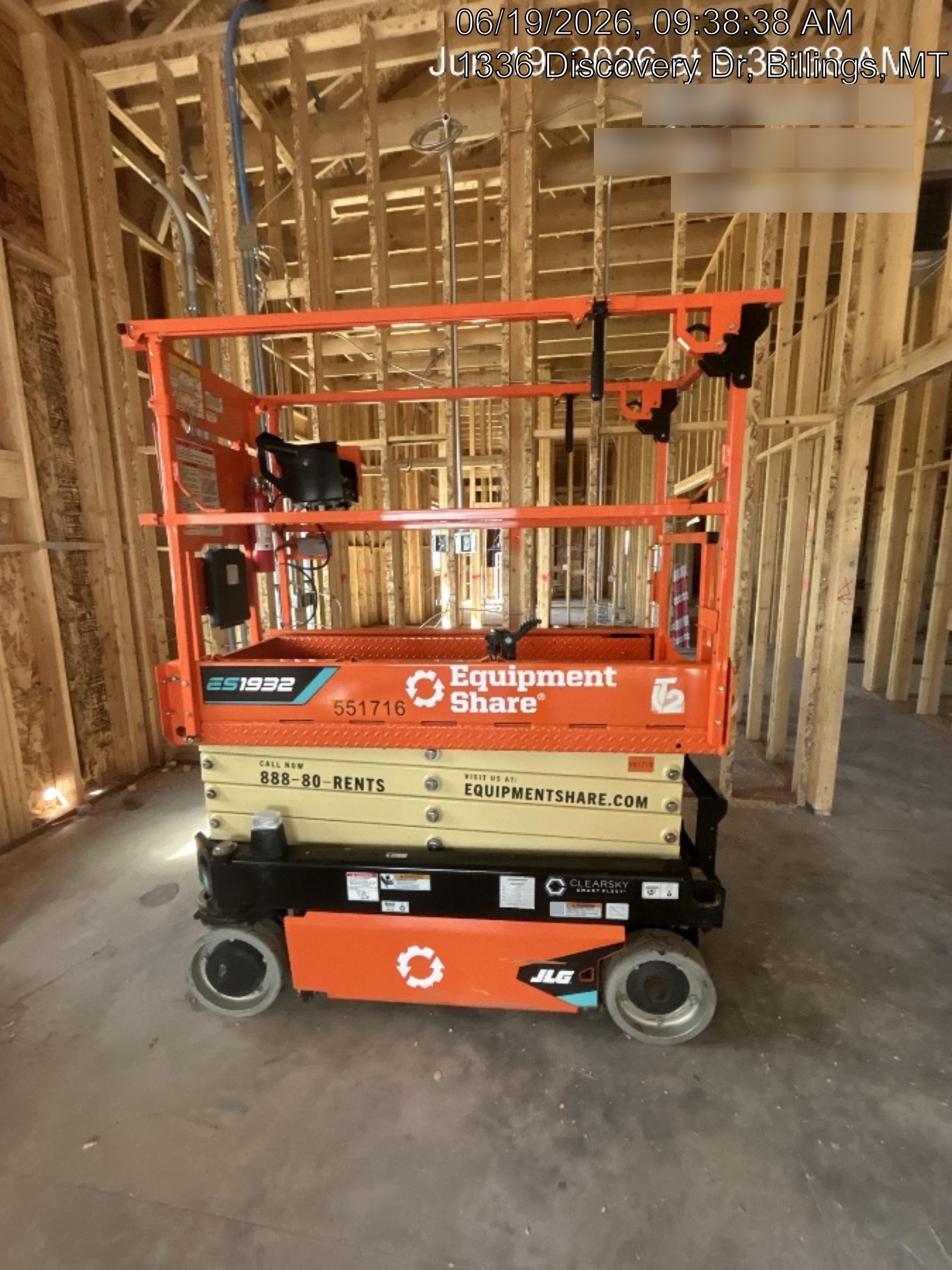 2025 JLG ES1932