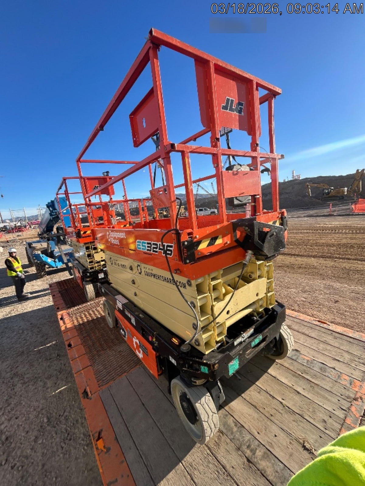 2022 JLG ES3246