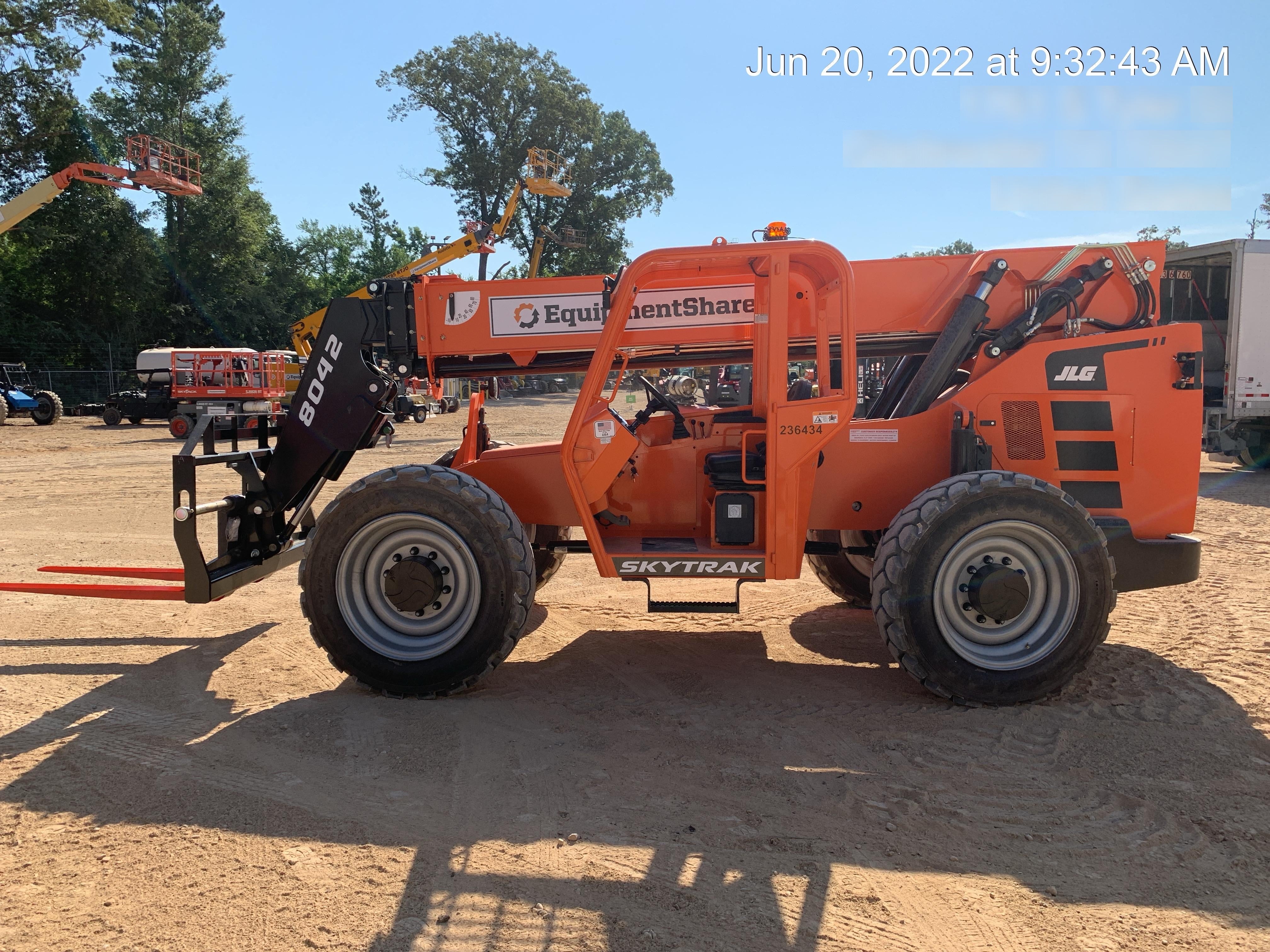 2022 SKYTRAK 8042