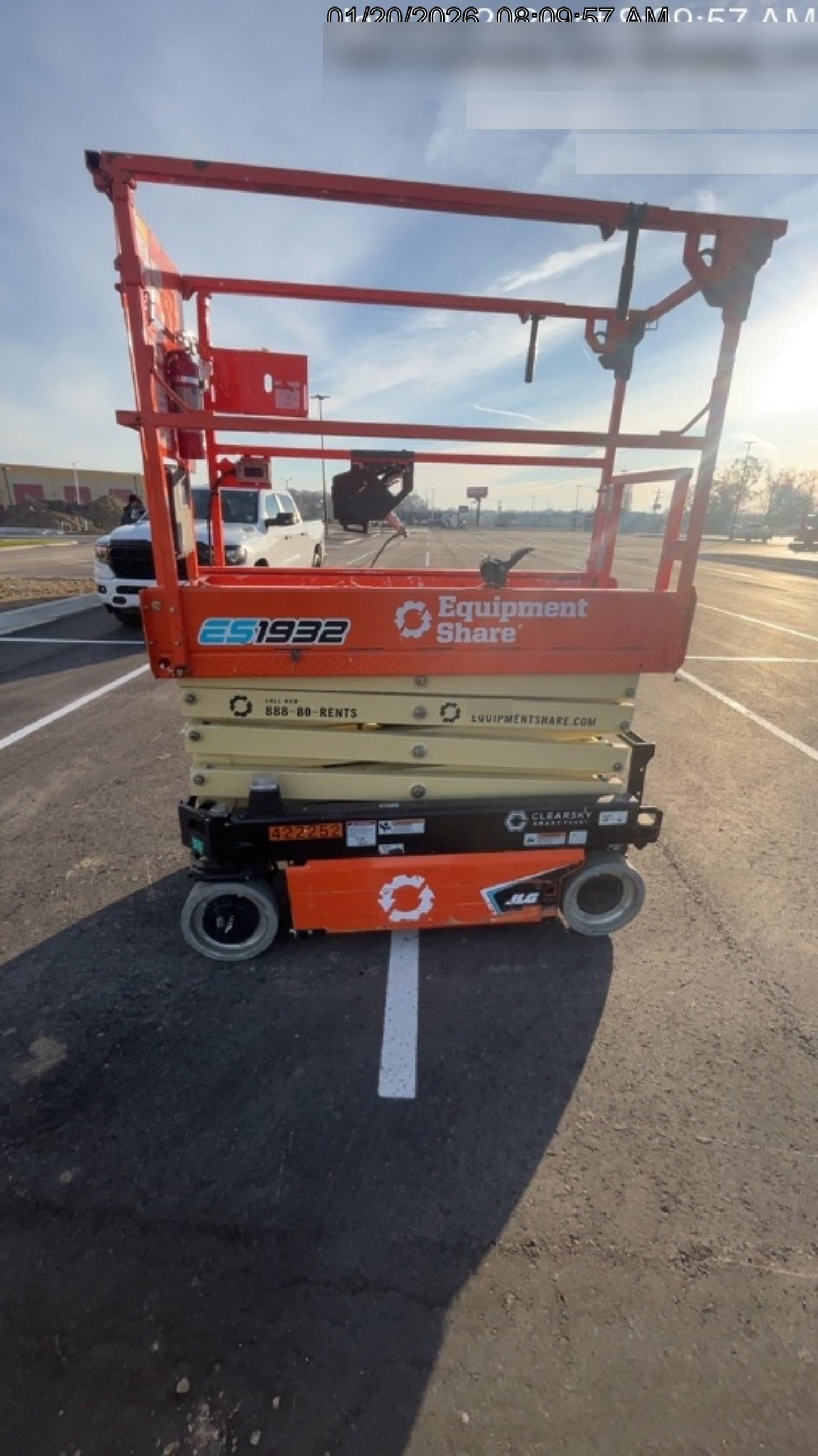 2024 JLG ES1932