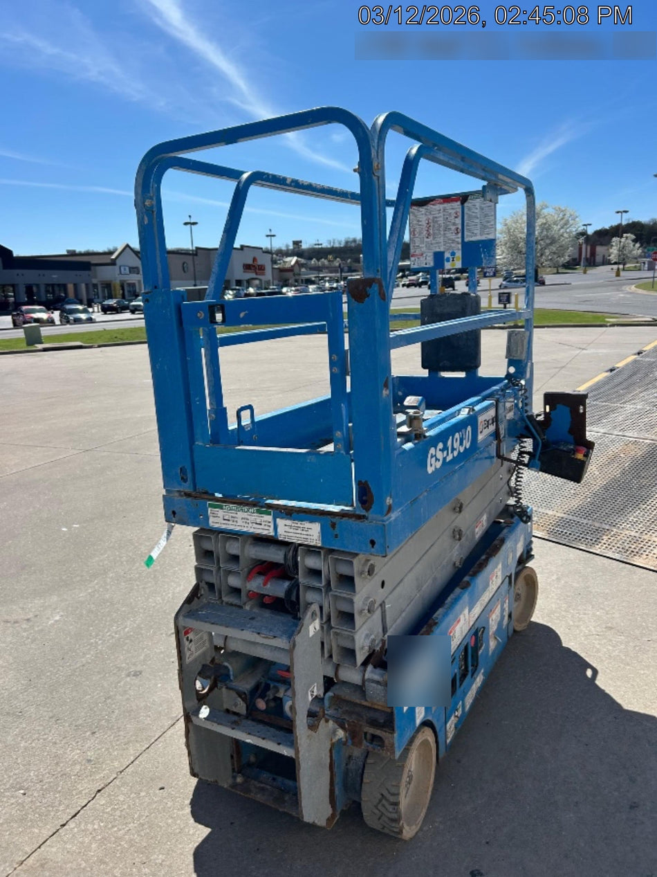 2020 Genie GS-1930 Solid Non Marking Tires, Beacon, Folding rails with half height swing gate