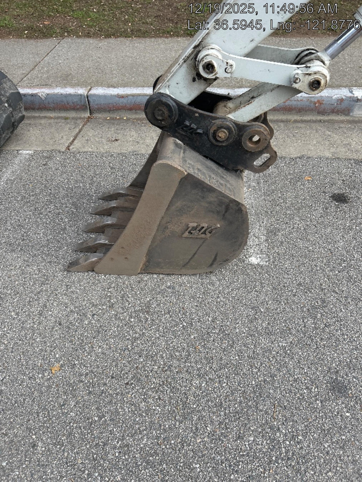 2025 TAKEUCHI 24" Bucket Takeuchi