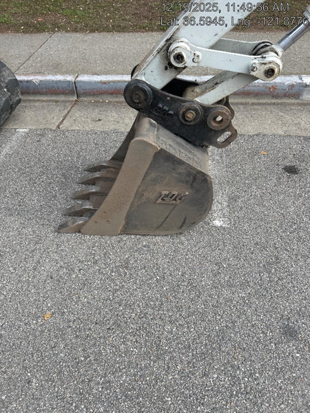 2025 TAKEUCHI 24" Bucket Takeuchi