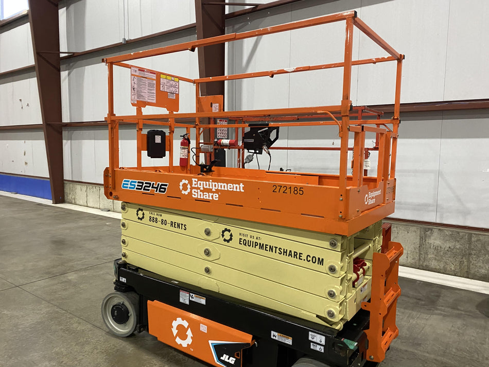 2022 JLG ES3246