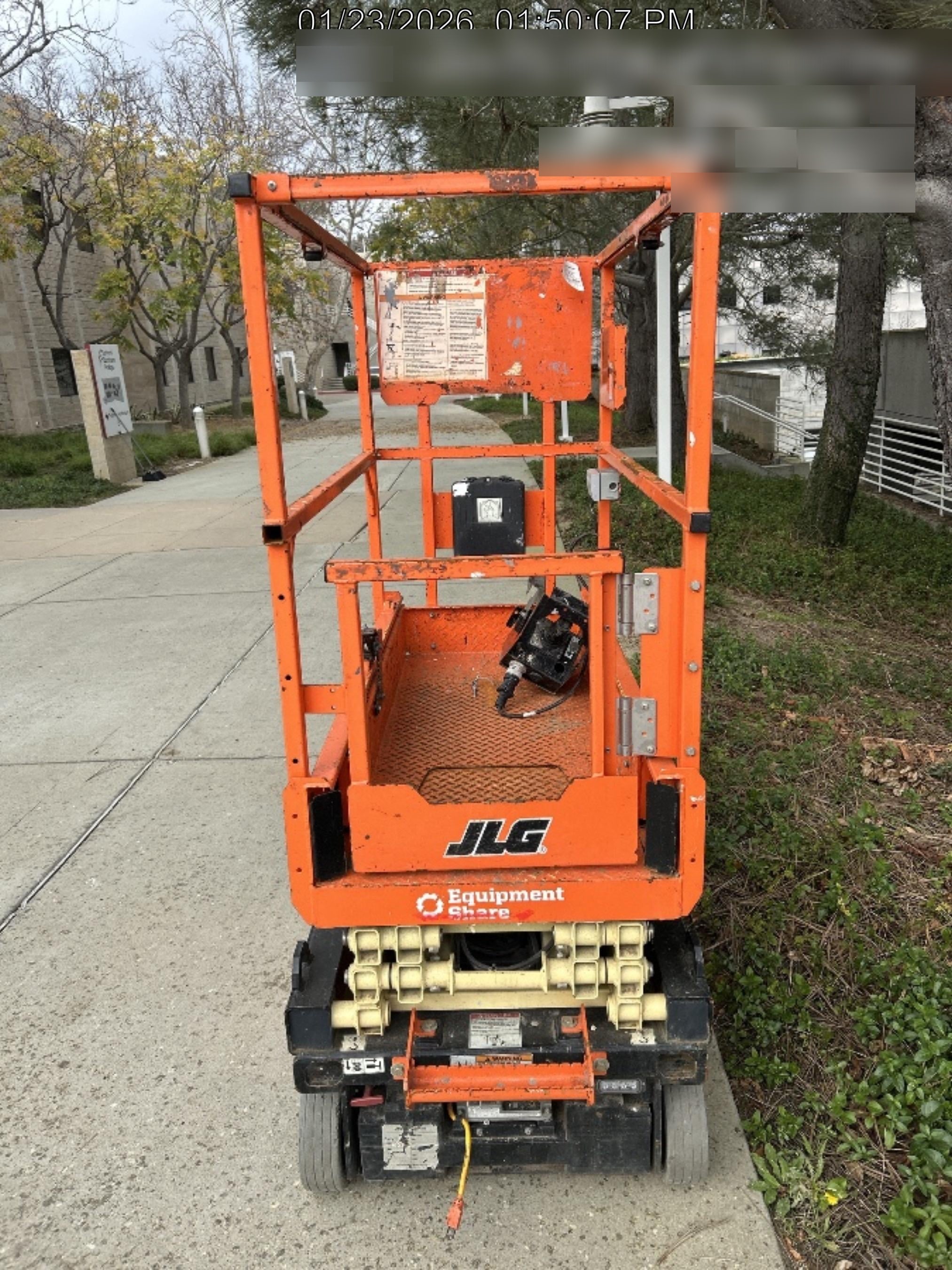 2022 JLG ES1330L