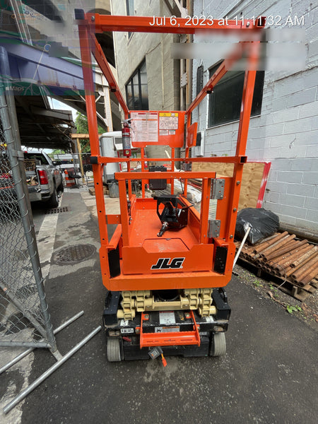 2022 JLG ES1330L