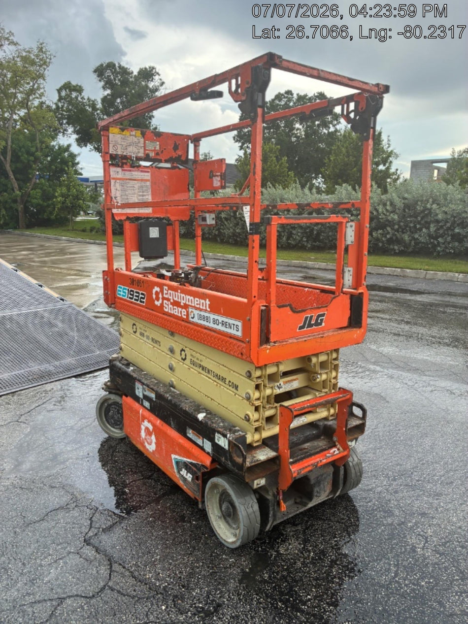 2023 JLG ES1932