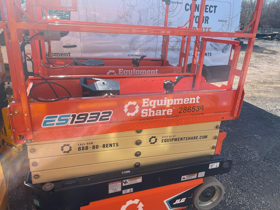 2022 JLG ES1932