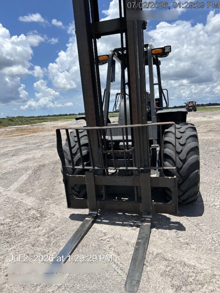 2022 CASE 586H