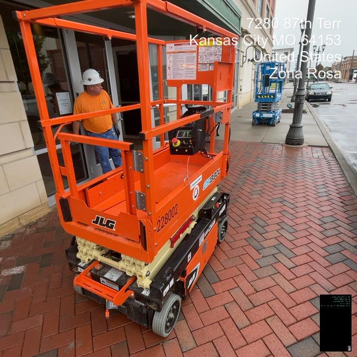 2022 JLG ES1330L