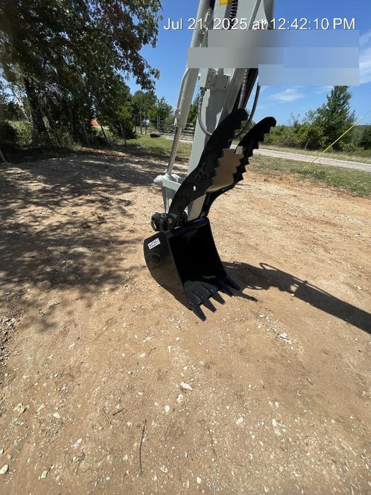 2025 TAKEUCHI 24" Bucket Takeuchi