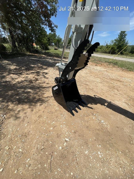2025 TAKEUCHI 24" Bucket Takeuchi