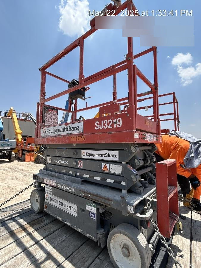 2020 Skyjack SJIII-3219 Solid NM Tires, Half height spring hinged entry gate, Dual Beacons, 800W Inverter