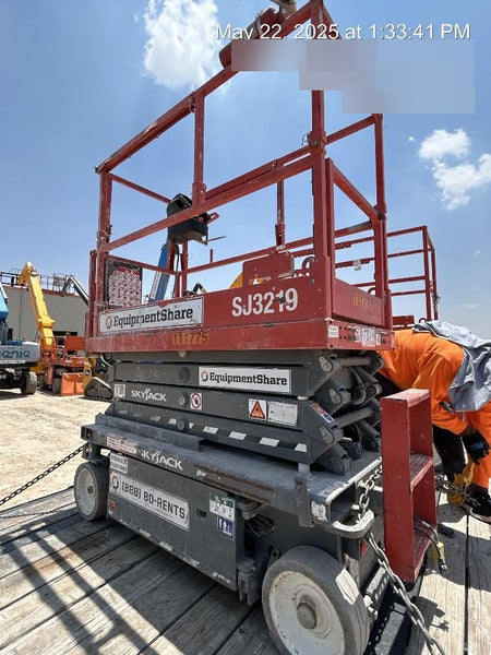 2020 Skyjack SJIII-3219 Solid NM Tires, Half height spring hinged entry gate, Dual Beacons, 800W Inverter