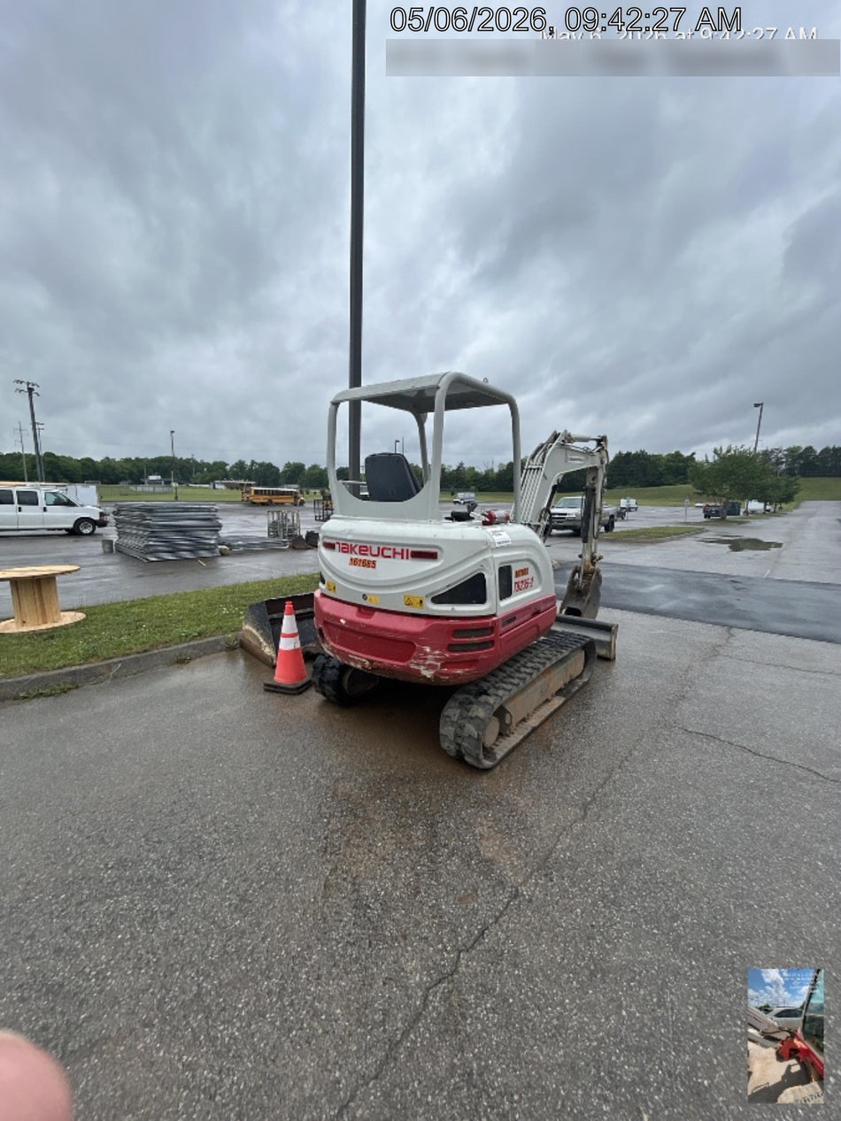 2021 TAKEUCHI TB235-2R