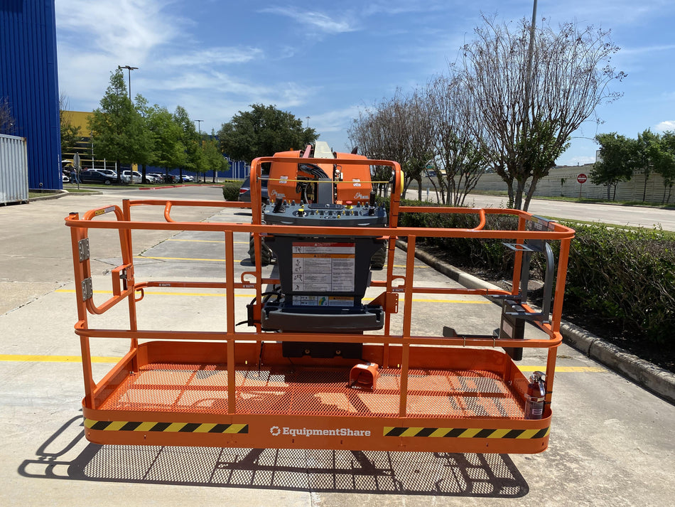2023 JLG 660SJ
