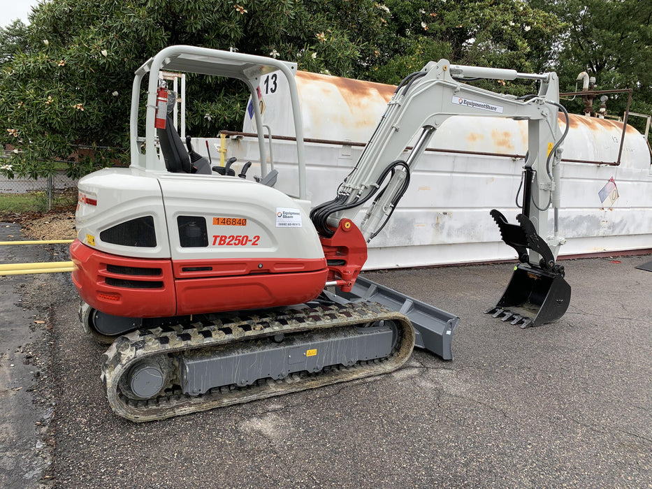 2021 TAKEUCHI TB250-2