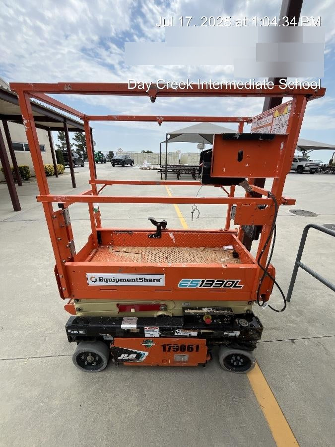 2021 JLG ES1330L